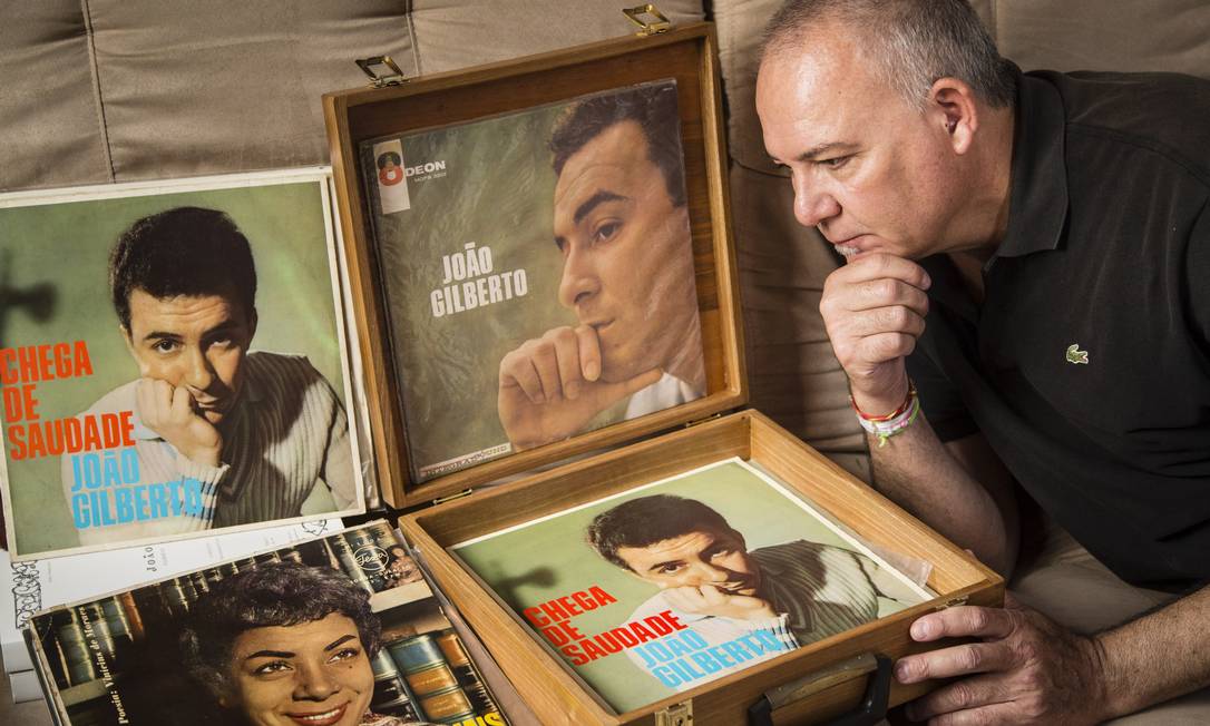 
Carlos Anglada é reconhecido como um dos mais astutos garimpeiros de discos de 78 e 45 rpm de João Gilberto no Brasil
Foto:
/
Fernando Lemos
