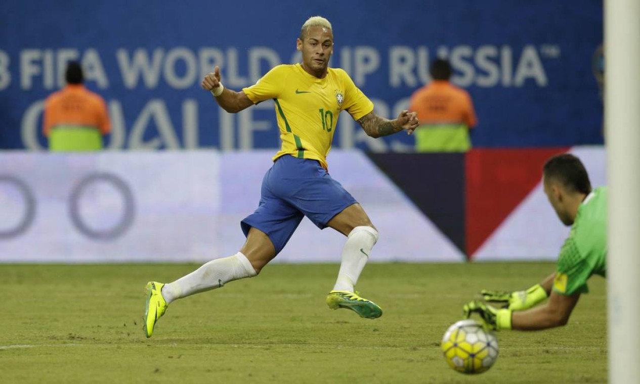 Ospina fez boa defesa em chute de Neymar no primeiro tempo Foto: Leo Correa / AP