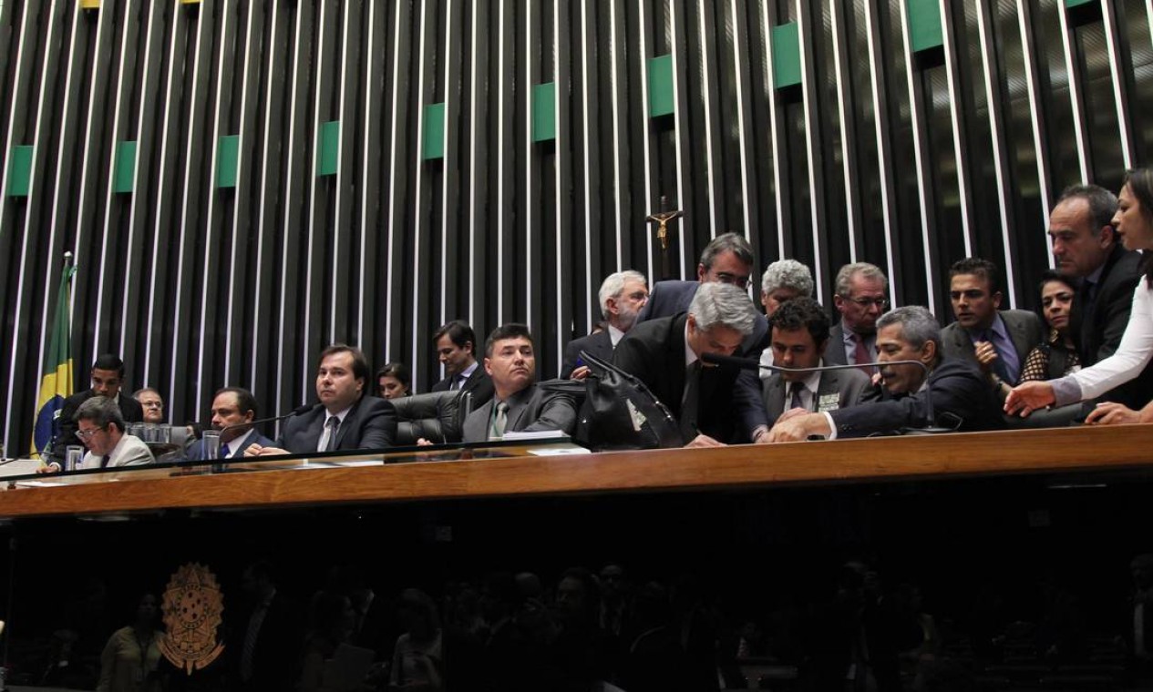 Conselho de Ética concluiu Eduardo Cunha mentiu em depoimento espontâneo à CPI da Petrobras, em 2015, quando disse não possuir contas no exterior. Foto: Ailton de Freitas / Agência O Globo