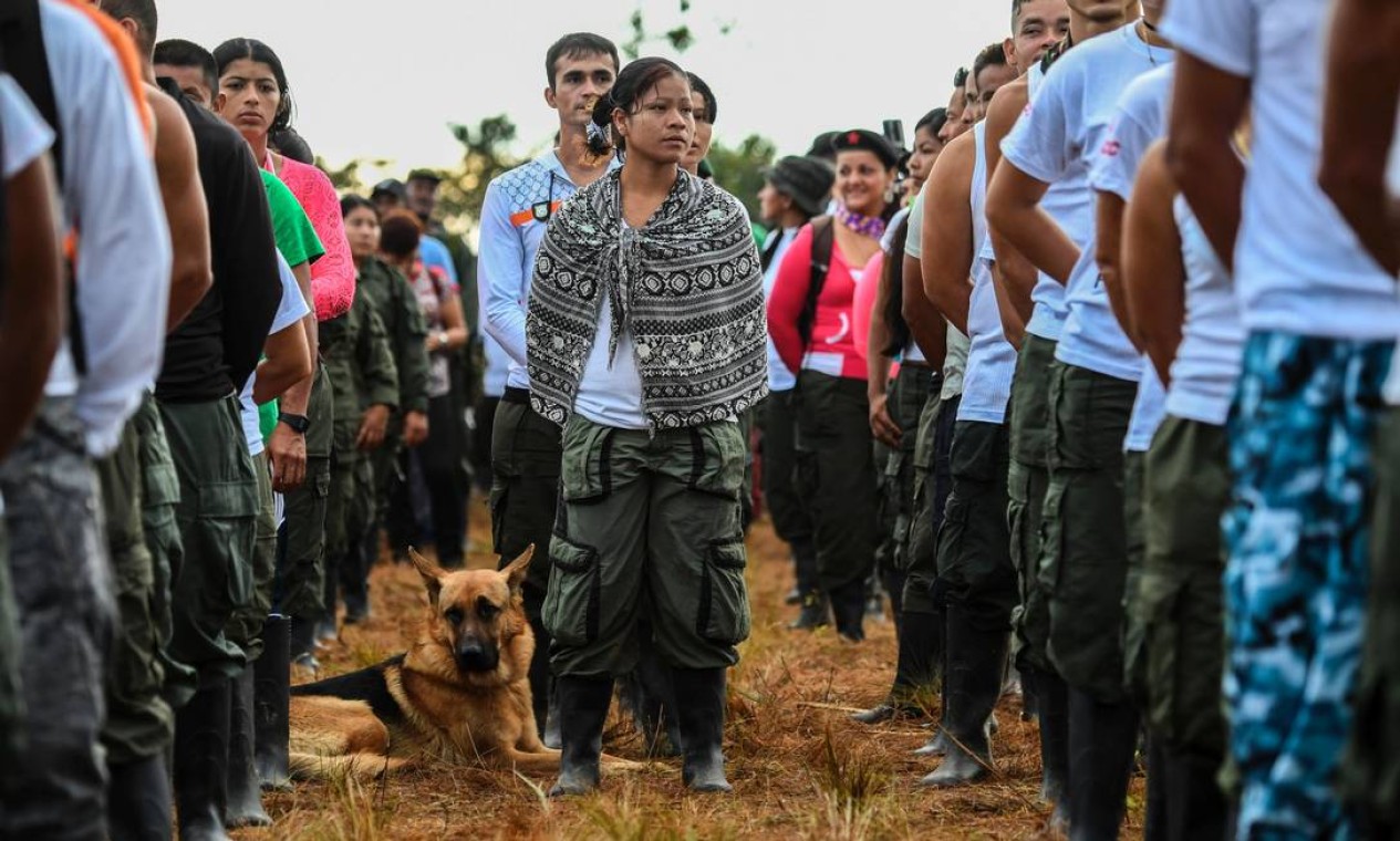 Congresso. Membros das Farc participam a cerimônia de abertura da última conferência dos rebeldes como grupo guerrilheiro em Llanos del Yari Foto: LUIS ACOSTA/AFP