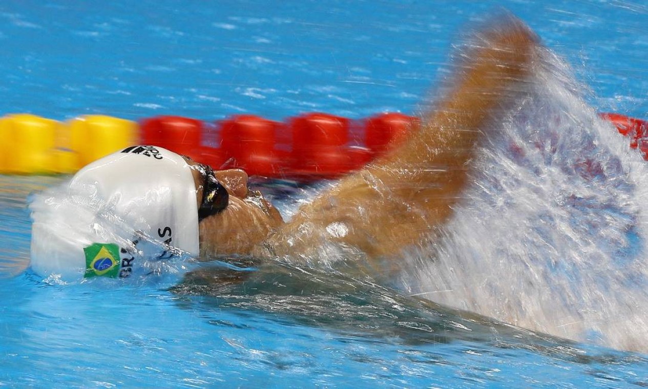 Daniel Dias nadando os 50m costas masculino S5 Foto: PABLO JACOB / Agência O Globo