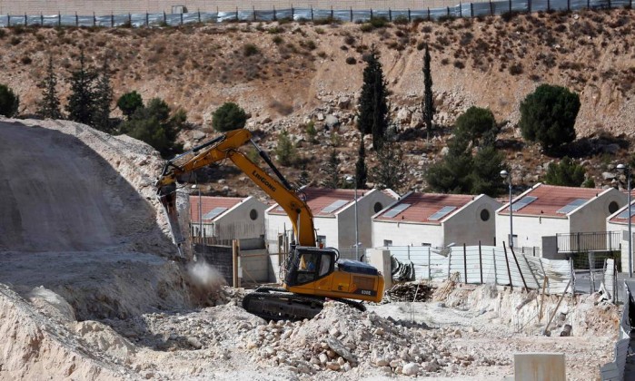 Resultado de imagem para FOTOS ESCAVADEIRAS ISRAELENSES NA PALESTINA