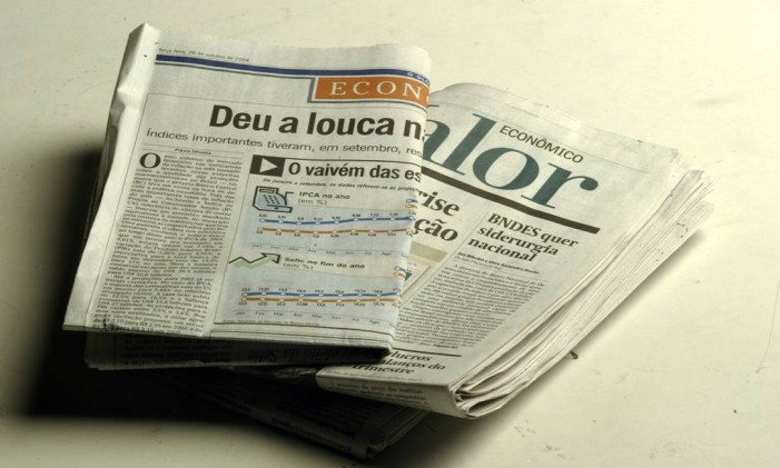 
Os jornais O GLOBO e “Valor Econômico”
Foto: Fábio Seixo/27-10-2004