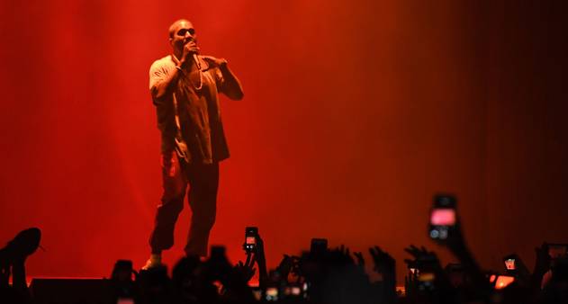 61932799_Kanye-West-performs-