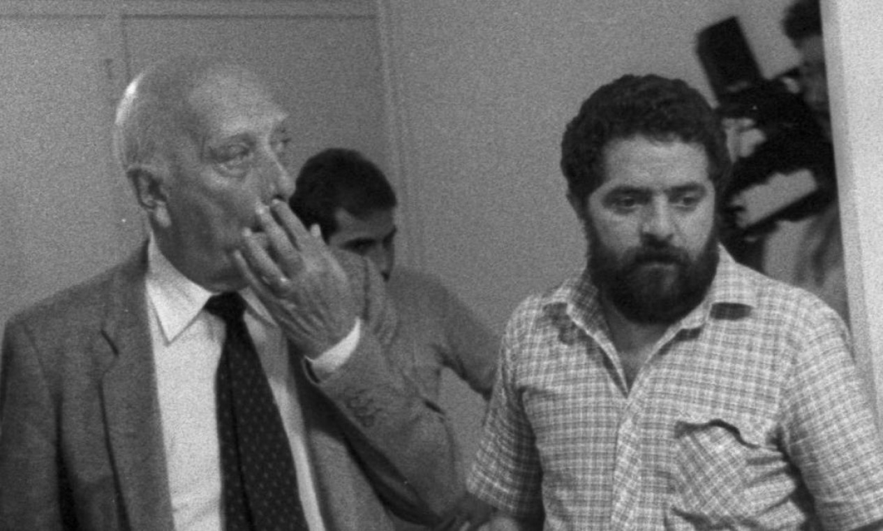 Com Lula em maio de 1984, quando corriam o país no movimento por eleições diretas Foto: Silvio Correa / Agência O Globo