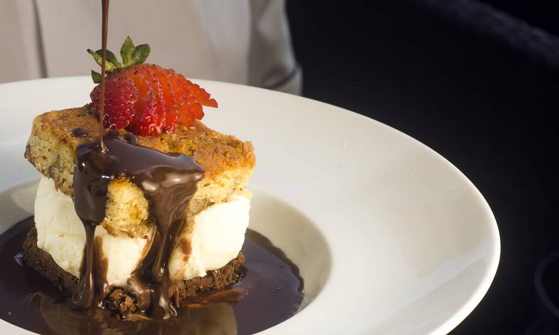 Aprenda a fazer um brownie black & white Jornal O Globo