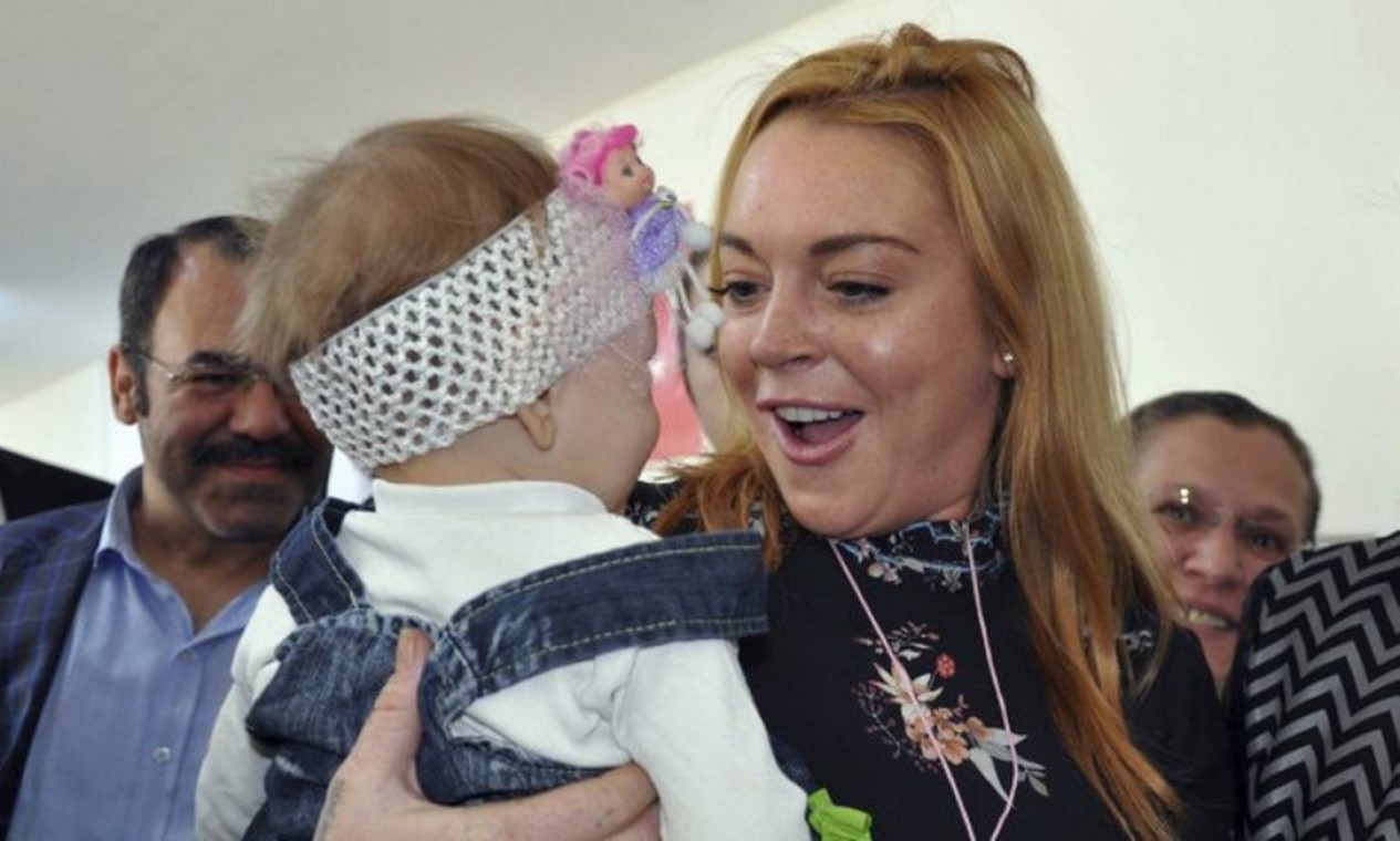 Lindsay Lohan se converte ao islamismo Jornal O Globo