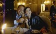 Cabral e sua mulher Adriana Ancelmo já com o anel, circulado em vermelho, em jantar no restaurante 'Luís XV', em Mônaco