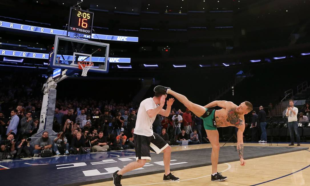 Preços baixos em Bolas de Basquete MacGregor