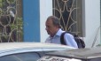 O ex-governador Sérgio Cabral chega à sede da PF após ser preso em casa , no Leblon 