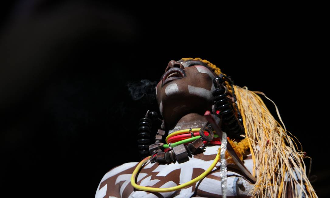 Crítica: Grace Jones leva sexo, drogas e pop art ao Back2Black