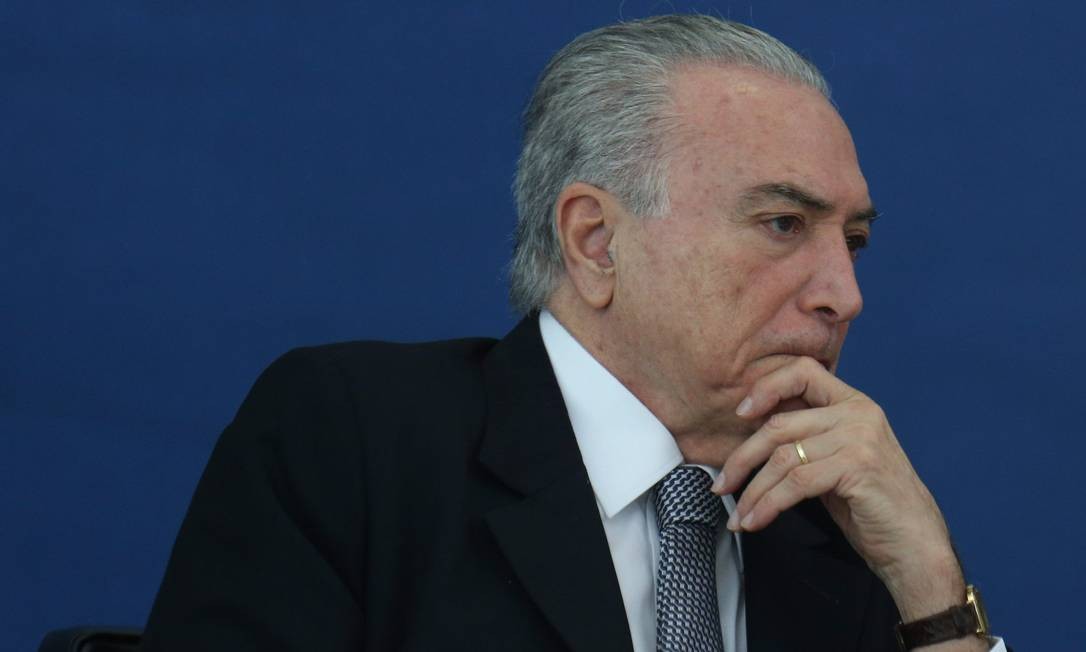 Temer ouve parlamentares em busca de nome para substituir 