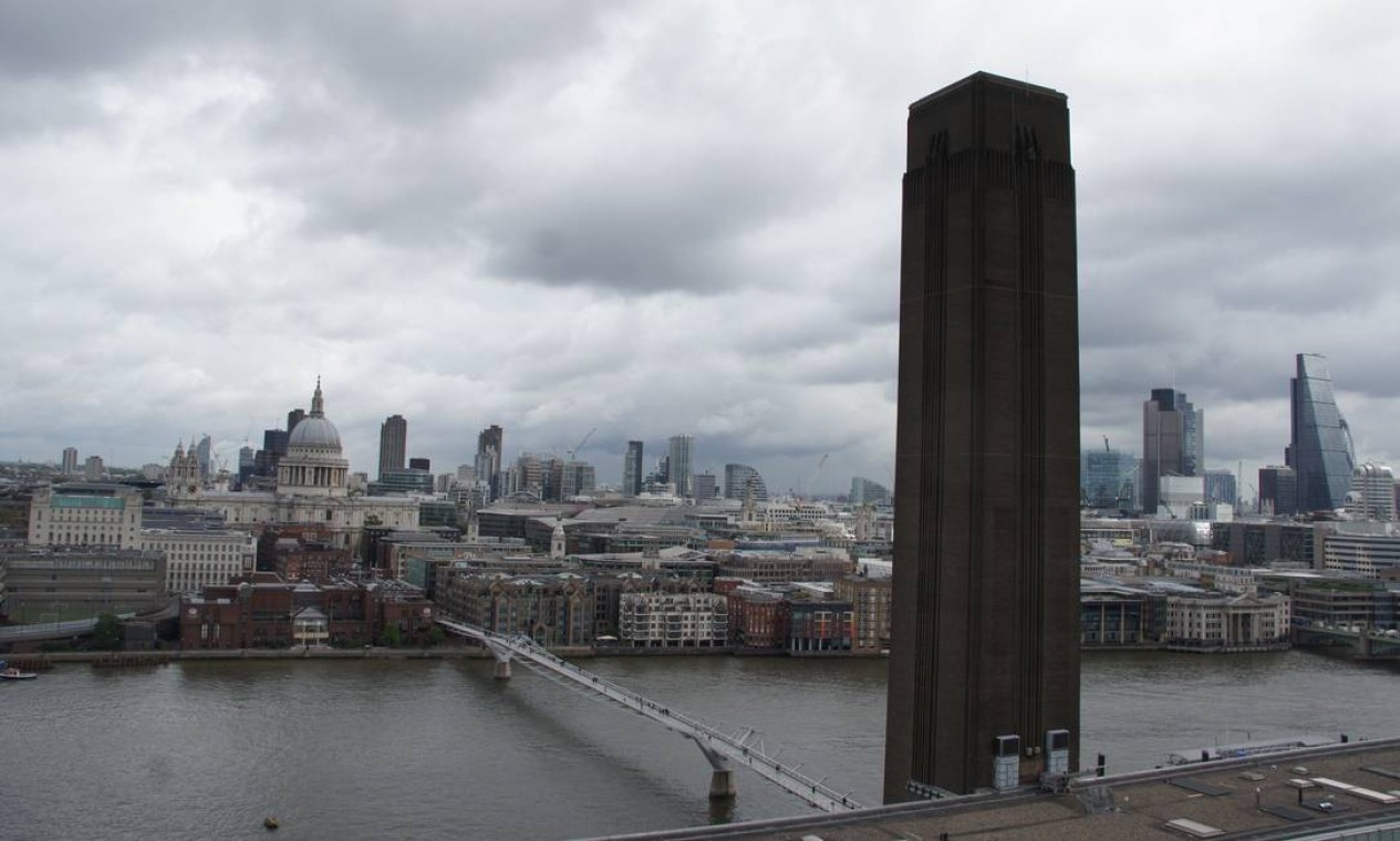 Elton John Mostra Sua Coleção De Fotos Na Tate Modern, Em Londres ...