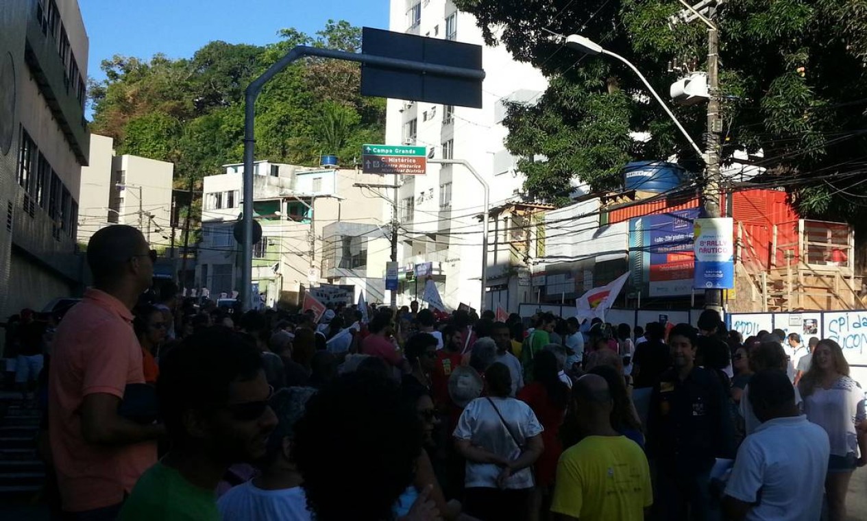 Grupo Protesta Em Frente Obra De Prdio Em Que Geddel Tem Apartamento