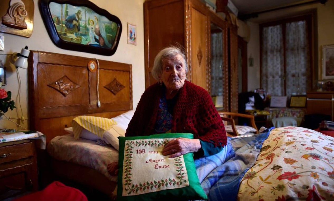 Mulher mais velha do mundo faz 117 anos e revela segredo da longevidade -  Jornal O Globo