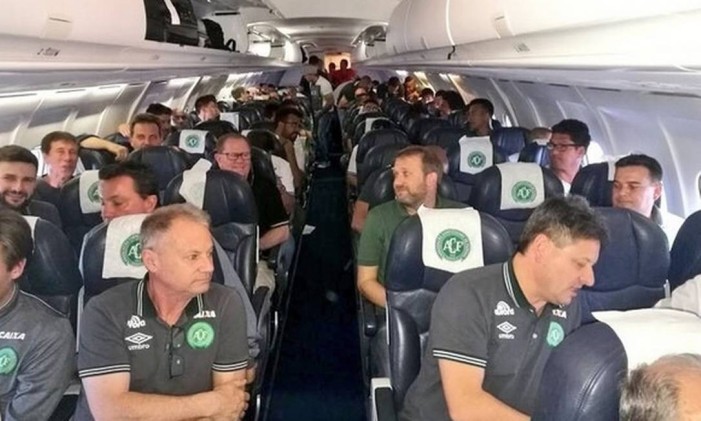 A equipe da Chapecoense no avião da Lamia. Reprodução Internet Foto: Reprodução Internet