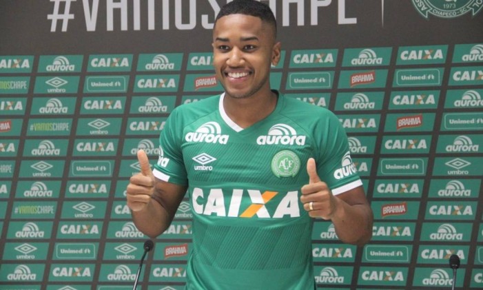 O volante gaúcho Matheus Bitencourt da Silva, de 21 anos, veio emprestado do Grêmio para a Chape neste ano. Foto: Divulgação