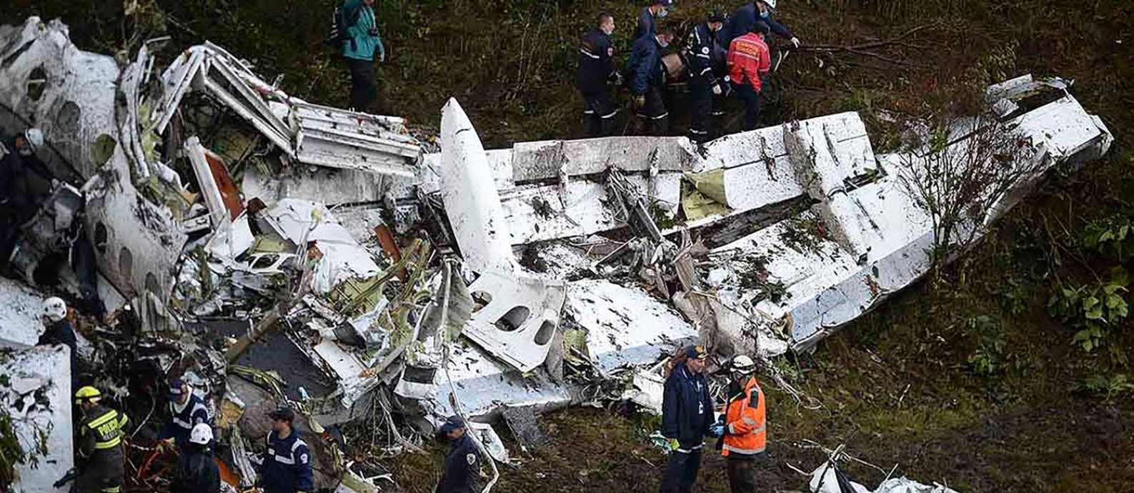 O avião levava 80 pessoas e caiu a três quilômetros do aeroporto. Foto: RAUL ARBOLEDA / AFP