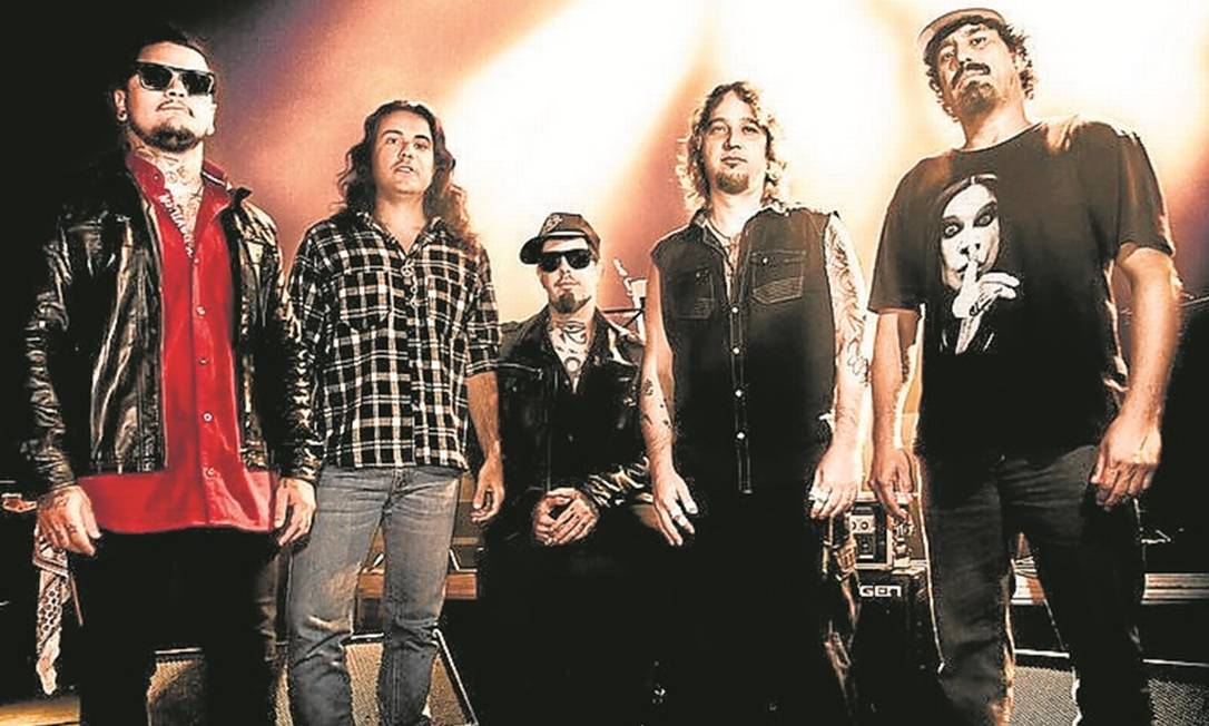 Com 'Roqueiro reaça', Detonautas expõe a crise da terceira idade do rock -  Cultura - Estado de Minas