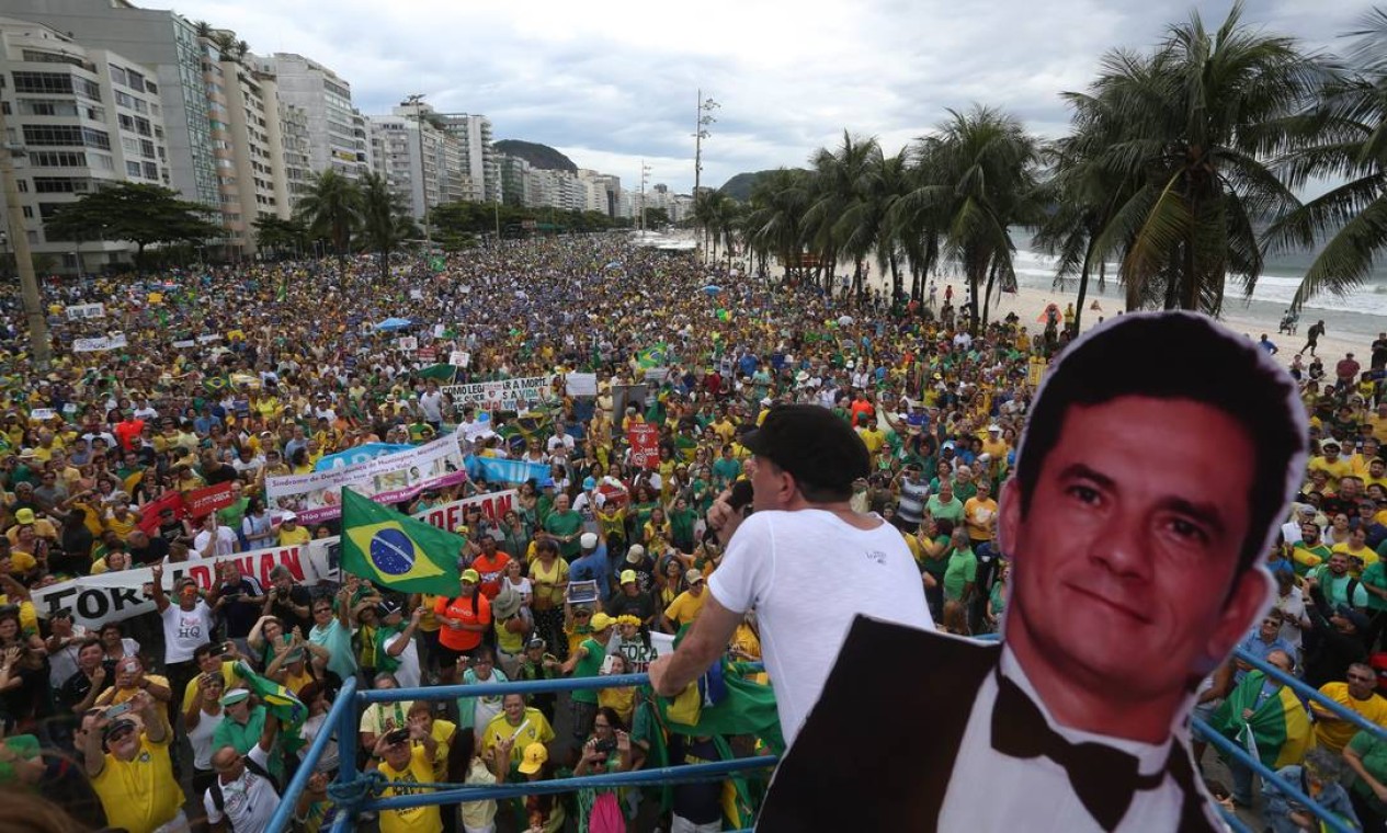 No Rio, o ato foi na Praia de Copacabana Foto: Custódio Coimbra / Agência O Globo