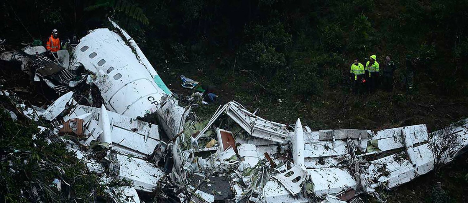 Destroços do voo da Chapecoense na Colômbia: queda do avião deixou mais de 70 mortos Foto: RAUL ARBOLEDA / AFP