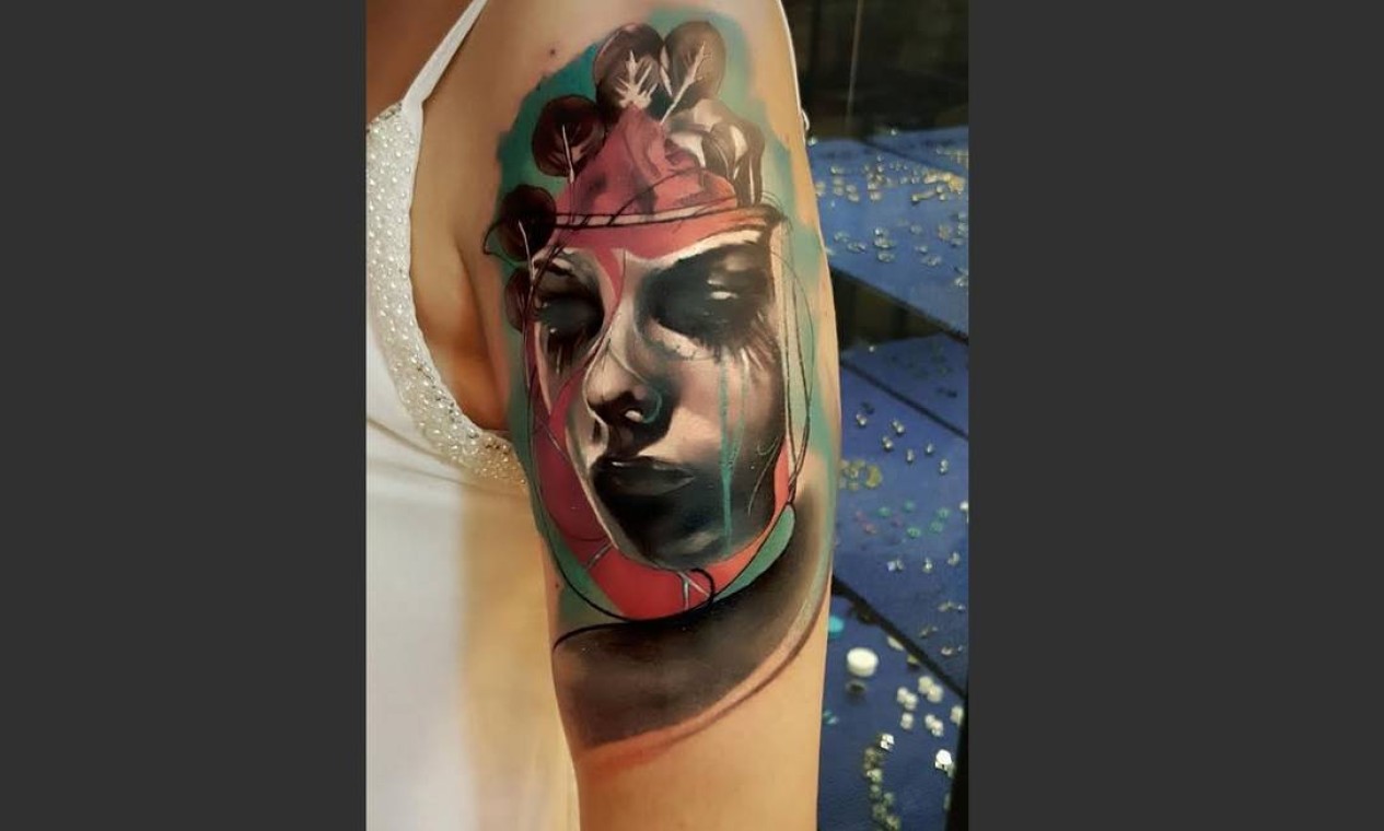 Batizada de "Crying Shame" ("Vergonha chorando", em tradução livre), esta é a tatuagem mais especial de 2016 para o tatuador Bernard Klein, do estúdio Kiko Tattoo: "A vida sempre nos deixará algum tipo de marca. Cicatrizes de tinta ou não, elas continuarão por aí", diz. Foto: Artista: Bernard Klein | Instagram: @bernkleintattoo