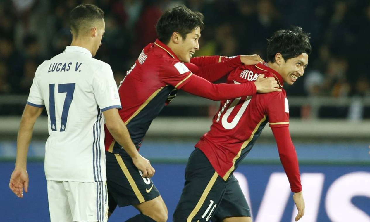 Gaku Shibasaki festeja um dos dois gols que marcou para o Kashima Antlers sobre o Real Madrid: com a camisa 10 do time japonês, que um dia já foi de Zico Foto: Reuters / Toru Hanai / REUTERS