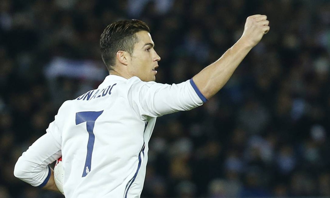 Cristiano Ronaldo festeja um dos três gols que marcou pelo Real Madrid na final do Mundial de Clubes da Fifa, contra o Kashima Antlers Foto: Reuters / Kim Kyung-Hoon / REUTERS