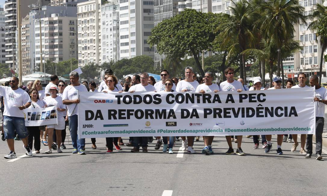 
Ato. Manifestação contra a reforma da previdência na Praia de Copacabana
Foto:
Marcelo Carnaval
/
Agência O Globo
