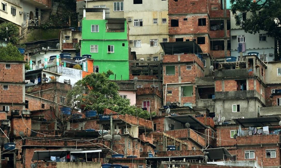 
Crescimento desordenado. Favela da Rocinha, no Rio: governo nega que MP aumentará verticalização nas cidades
Foto: Custódio Coimbra / O Globo/06-11-2016