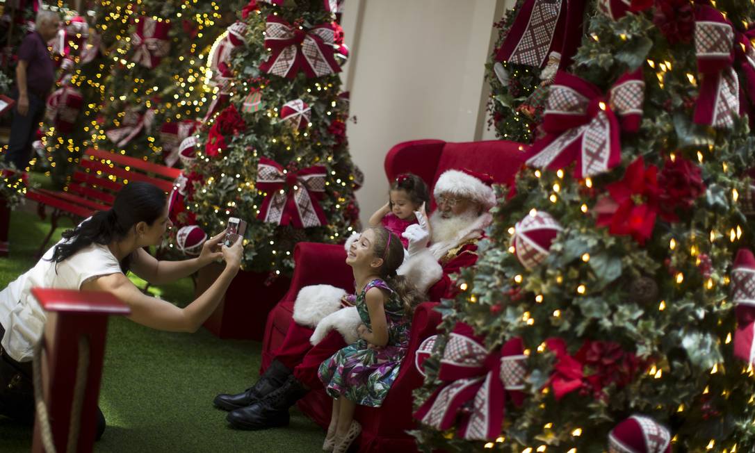 BLOG DO ADRIALDO FRAMARTINO: HOU HOU HOU . O PAPAI NOEL CHEGOU NA RIO  MÓVEIS!