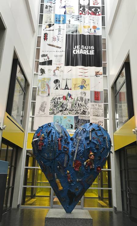 Heart at the entrance of the Pavilion for Peace of the Montreal Museum of Fine Arts.  The city has a tradition in the visual arts Photo: Martha Beck / O Globo