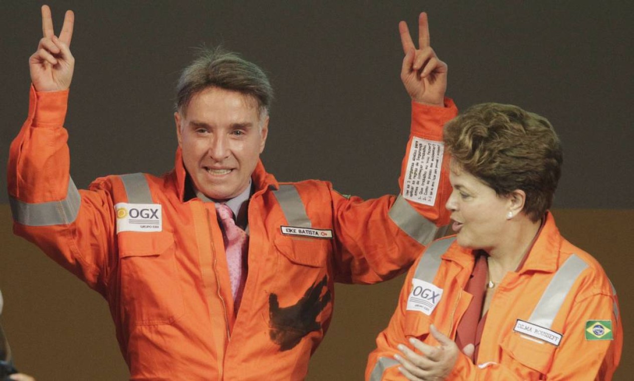 Em 2012, Eike comemora ao lado de Dilma Rousseff o início da produção de óleo da OGX, sua petrolifera, que acabou Foto: RICARDO MORAES / Reuters