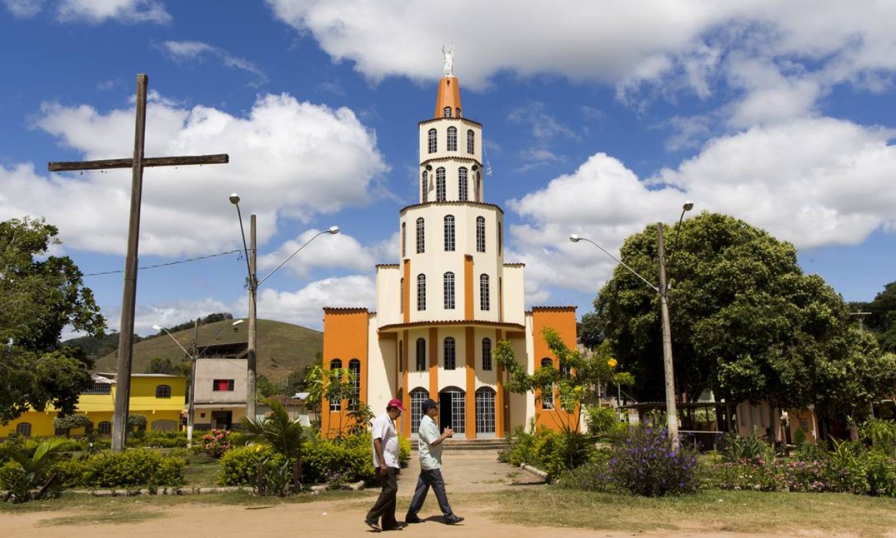 Igreja em São João do Jacutinga, distrito rural de Caratinga, onde há casos suspeitos de febre amarela silvestre Foto: Mônica Imbuzeiro / O GLOBO