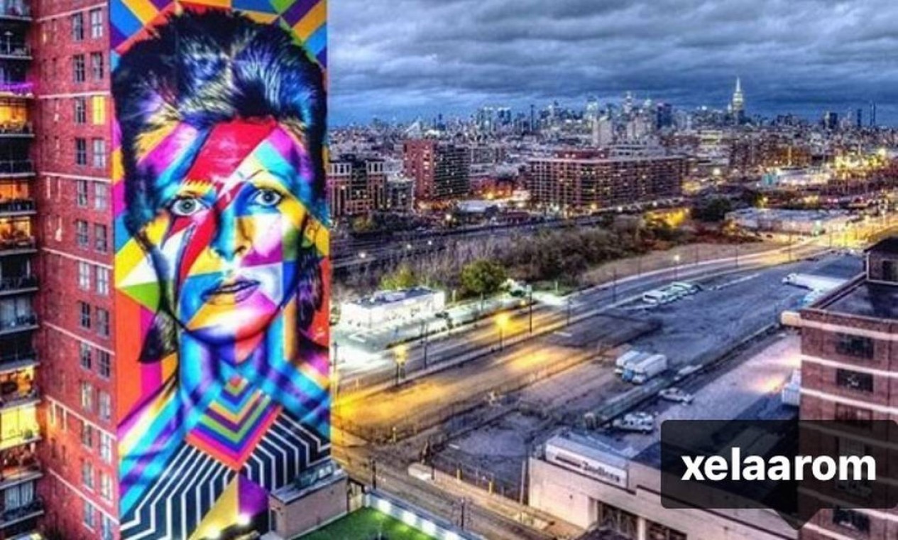 Eduardo Kobra - O autor do painel "Etnias", no Boulevard Olímpico, se prepara para grafitar 200 casas no fim do ano. Aqui, homenagem a David Bowie em Jersey City, Estados Unidos Foto: Divulgação