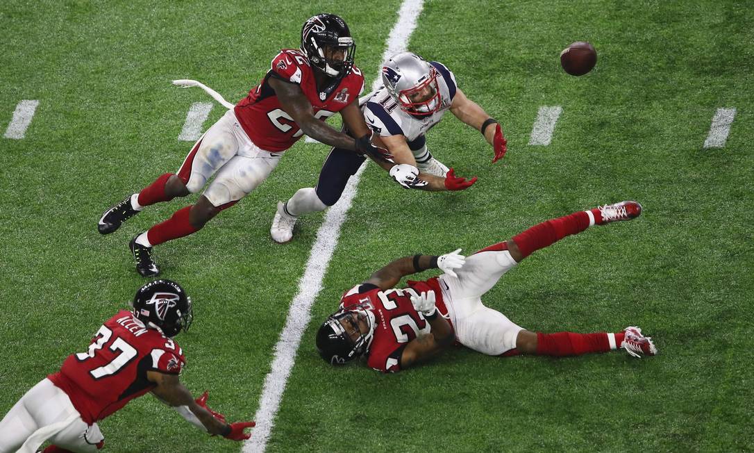 Julian Edelman consegue uma recepção crucial para a vitória do New England Patriots no Super Bowl Foto: EZRA SHAW / AFP