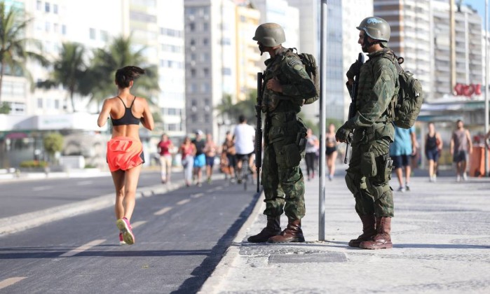 Resultado de imagem para Fuzileiros Navais já atuam pelas ruas do Rio de janeiro