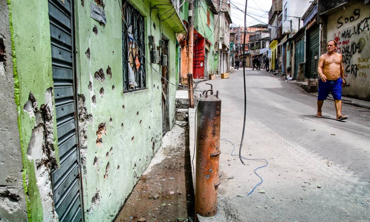 Parede de uma residência na Alvorada cravejada de balas Foto: Bruno Itan / Divulgação