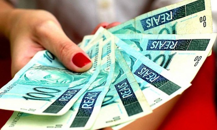 Resultado de imagem para brasileiros guardam dinheiro