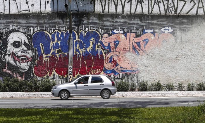 
Grafite na Avenida 23 de Maio, região central de São Paulo, foi apagado em janeiro pela gestão João Doria
Foto: Edilson Dantas / Agência O Globo