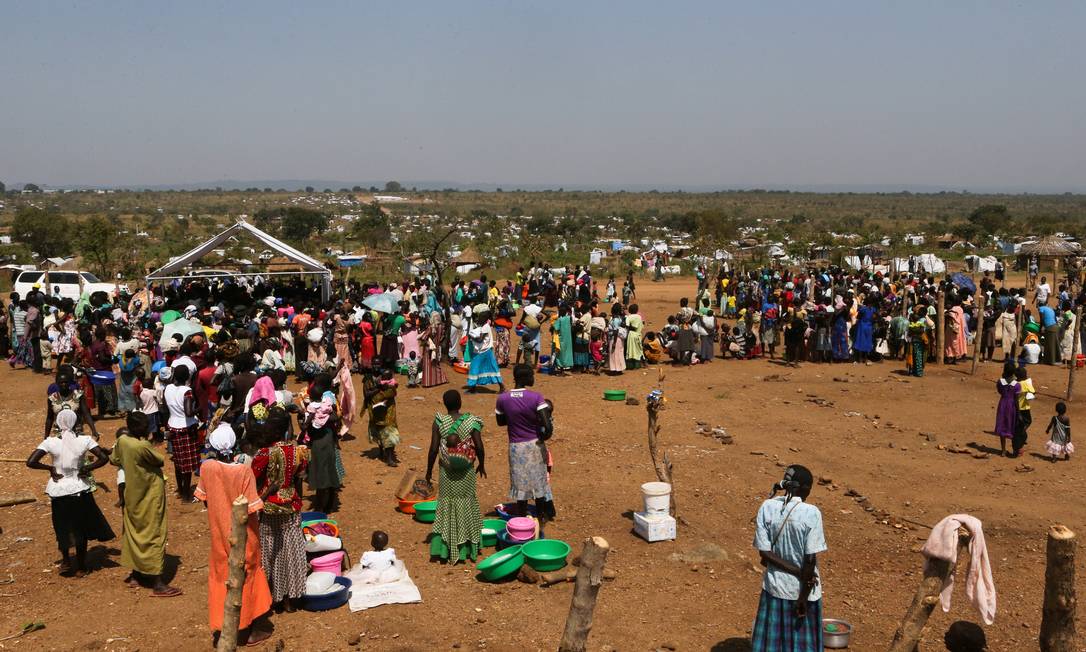 
Refugiados sul sudaneses em reassentamento Bidi Bidi, na fronteira ao norte de Uganda
Foto:
JAMES AKENA
/
REUTERS
