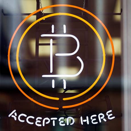 Símbolo do bitcoin em Toronto, no Canadá/Mark Blinch Foto: Mark Blinch / Reuters