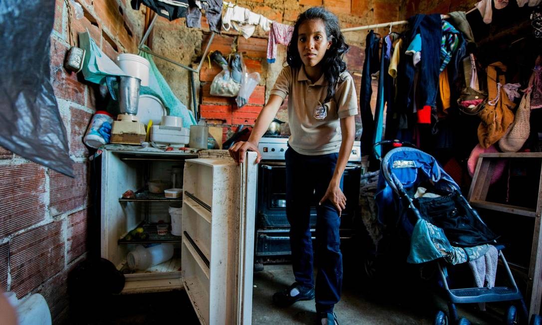 Rebeca León vive num barraco em Petare, em Caracas Foto: FEDERICO PARRA / AFP