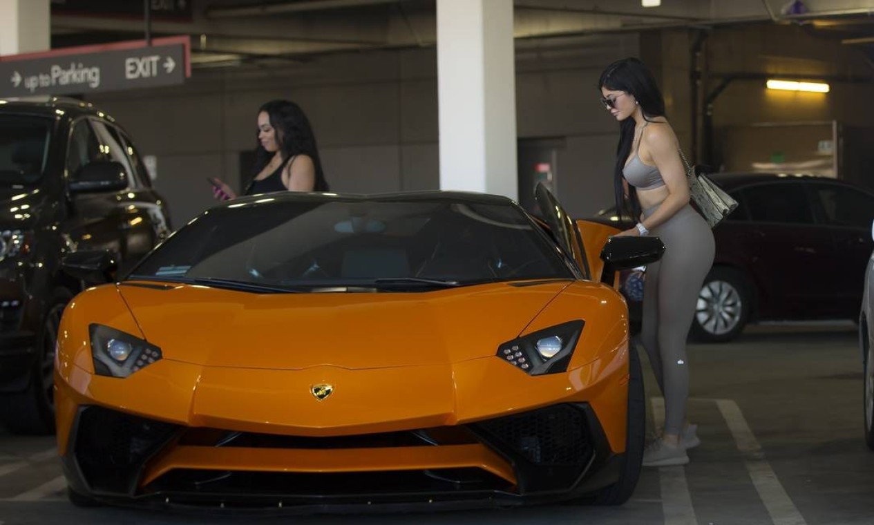 Kylie Jenner passeia em Lamborghini de R$ 5,6 milhões - Jornal O Globo