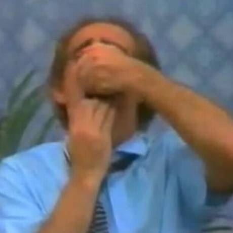 Cena dos Trapalhões em que Didi ameaça se suicidar. Foto: Rede Globo