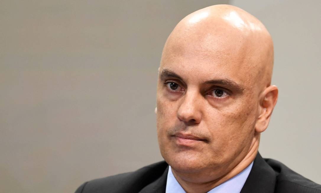 Alexandre de Moraes suspende operação da PF após busca contra deputada