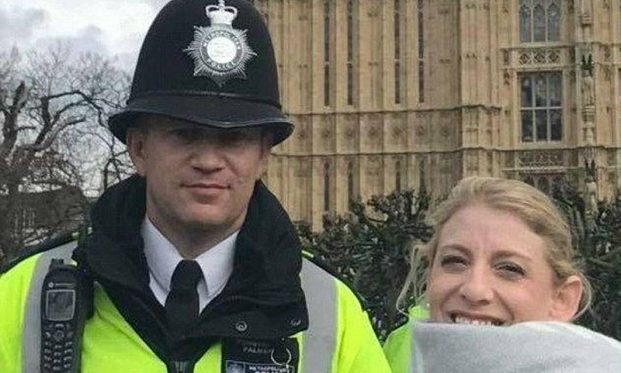 Atentado Em Londres Policial Tirou Foto Com Turista 45 Minutos Antes