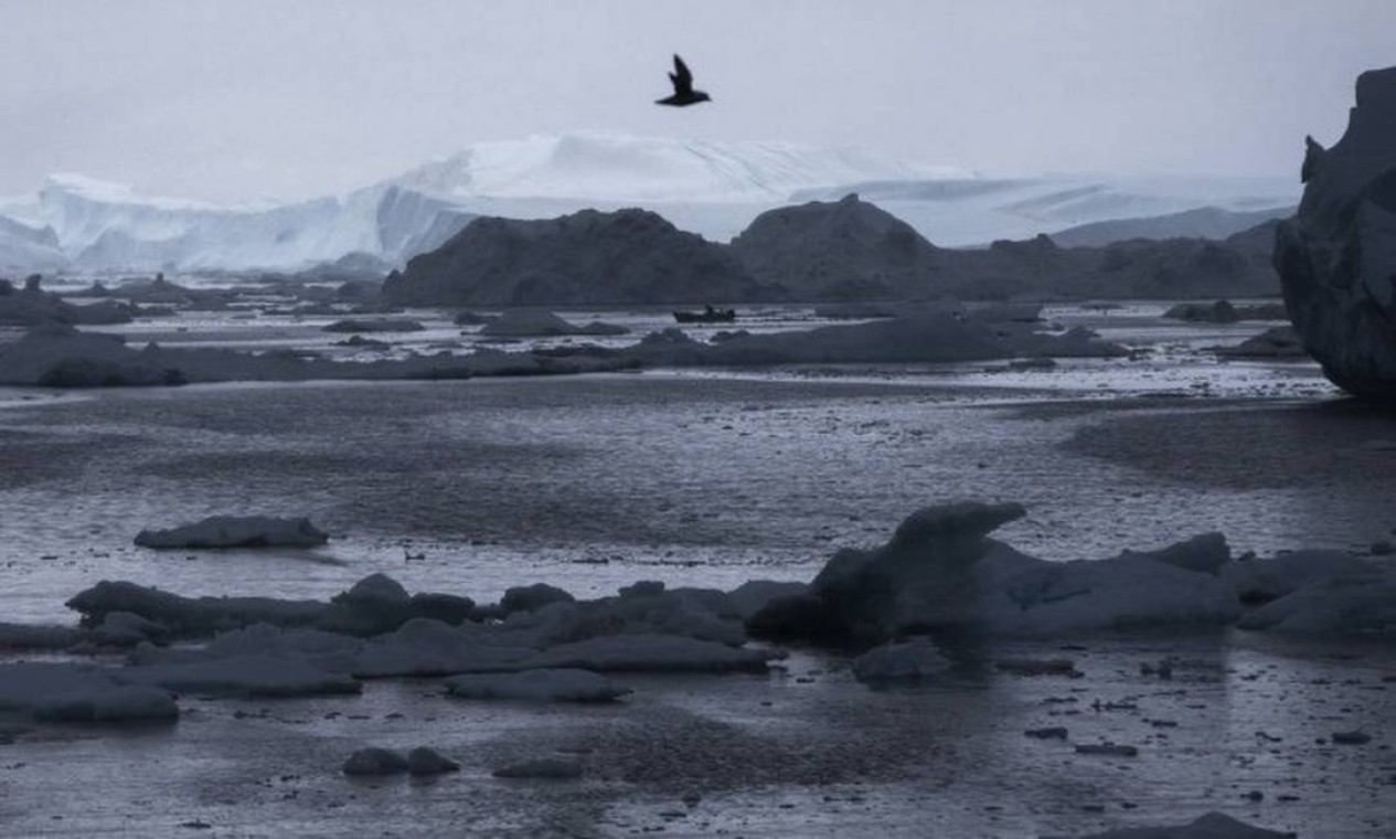 A região do Ártico registrou temperaturas recorde nos últimos anos, com derretimento extenso das camadas de gelo e neve Foto: Evan Vucci / AP