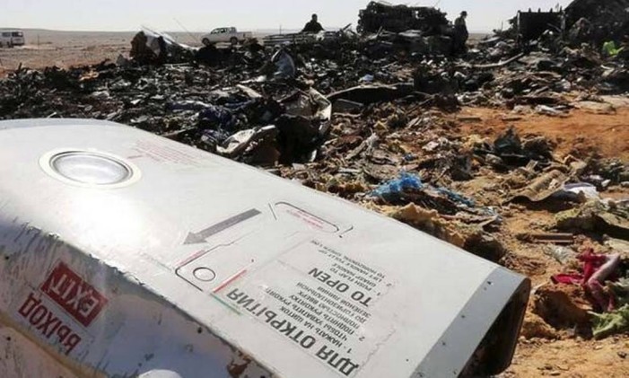 Destroços de avião derrubado no Egito Foto: Mohamed Abd El Ghany / Reuters