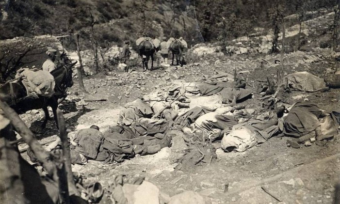 Soldados italianos são mortos em 1916 após ataque com gases tóxicos Foto: Italian Army Photographers 1915-1918